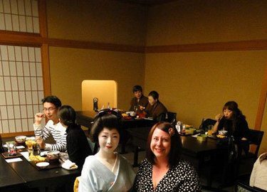 Hanging out with my new friend, Tanager, the geiko!